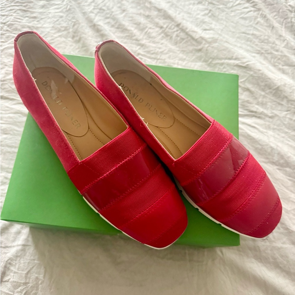 Donald J. Pliner Women's Vibrant Red Flats